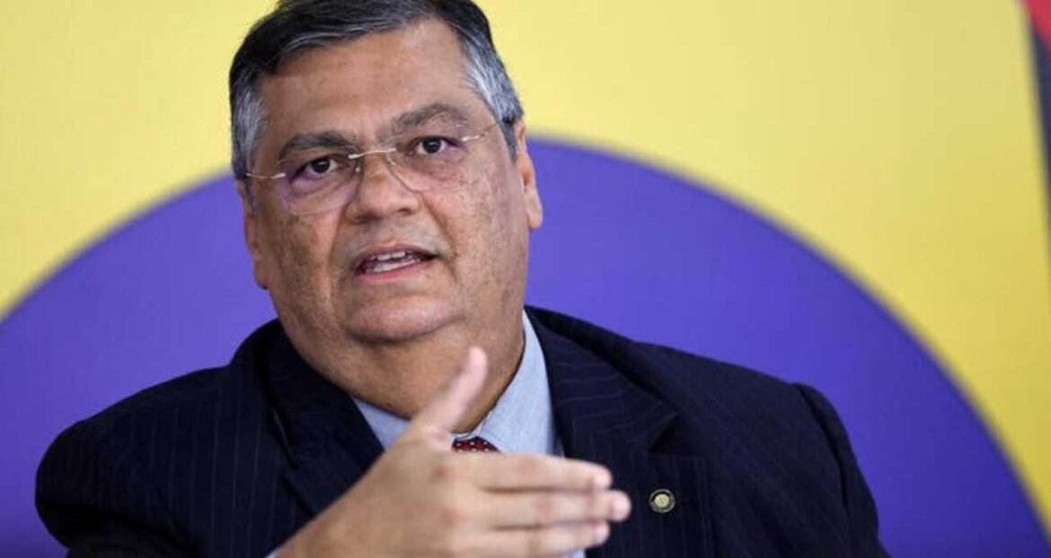 Dino critica Master e Reag, descarta plano da União para CVM e exige maior fiscalização.
