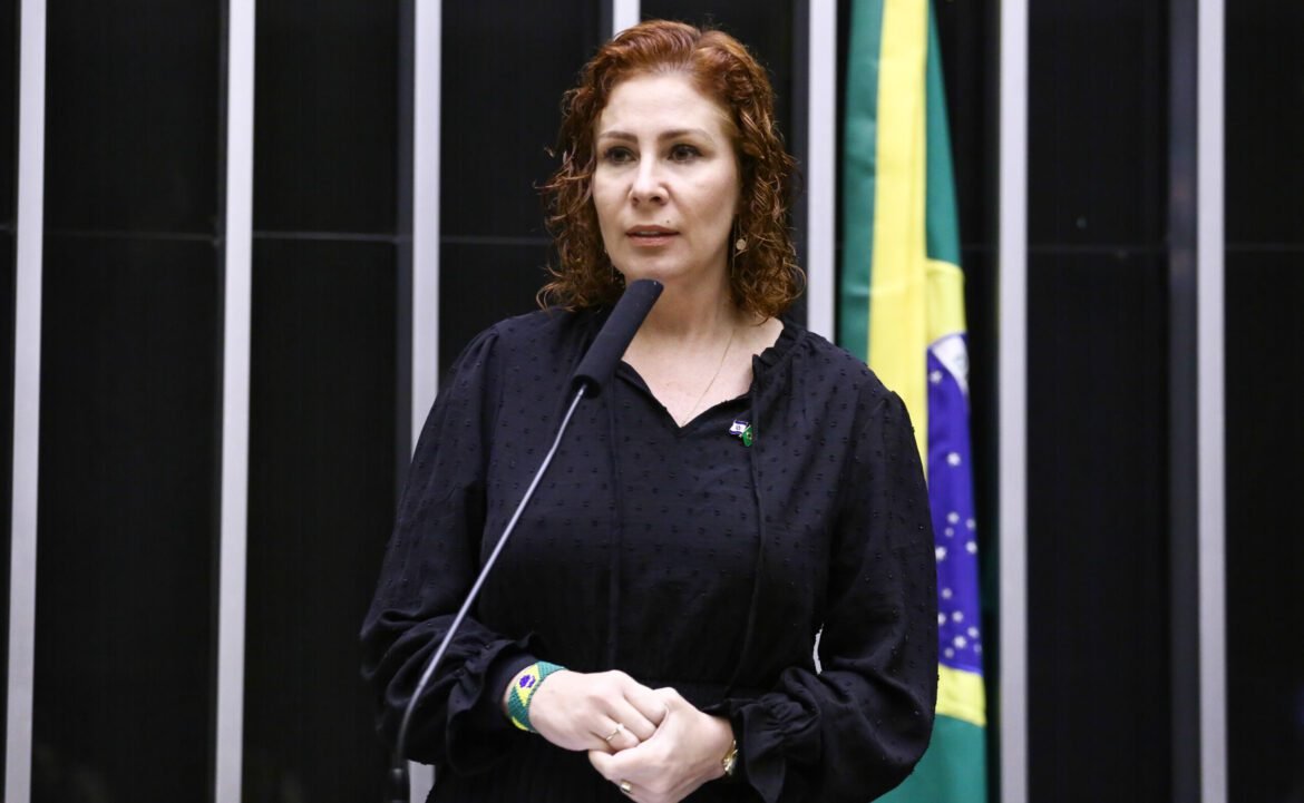 Gilmar Mendes apoia condenação de Zambelli em novo processo de extradição e fornece garantias à Itália.