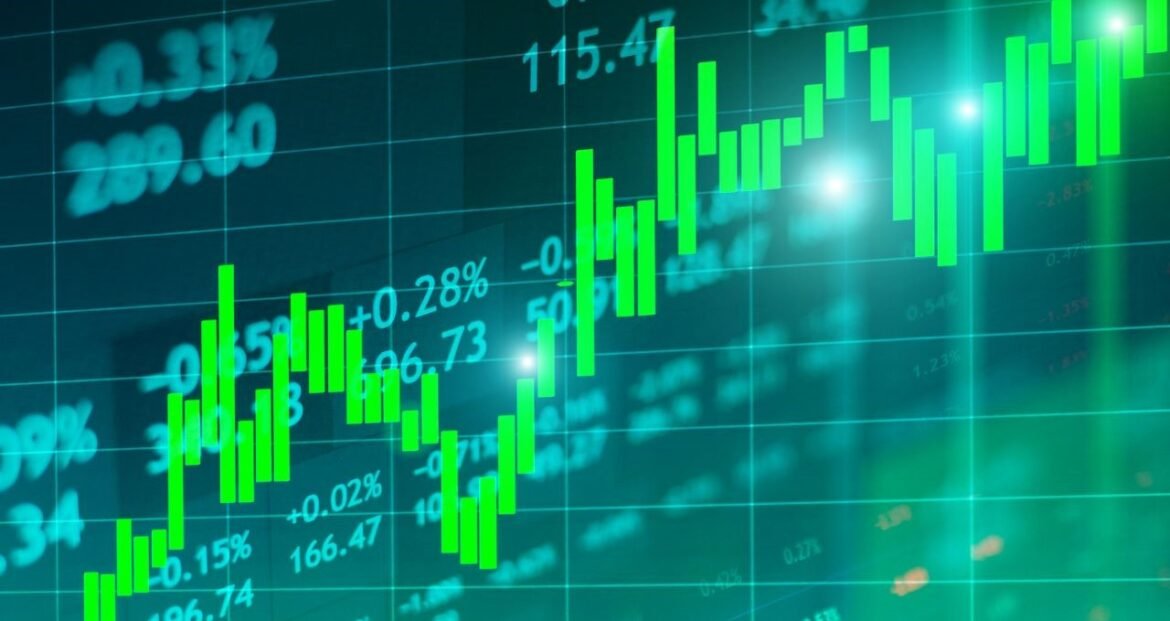 Ibovespa avança com IPCA-15 abaixo das expectativas; dólar cai para R$ 5,17.