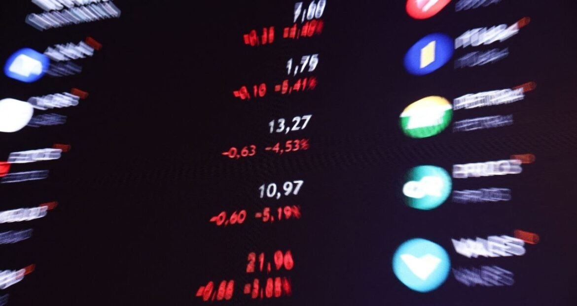 Ibovespa recua 169 mil pontos em meio a incertezas geopolíticas; dólar alcança R$ 5,18