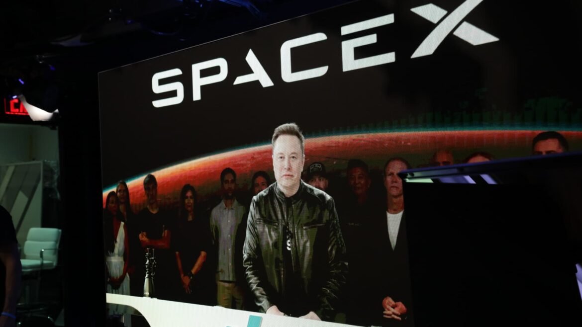 Jim Cramer elogía a SpaceX de Elon Musk após o IPO da semana passada.