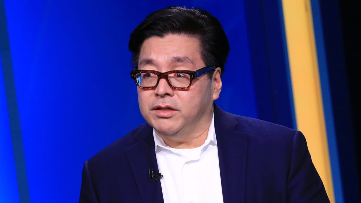 Os clientes de Tom Lee estão preocupados que o IPO da SpaceX marque o topo do mercado. Ele não está.