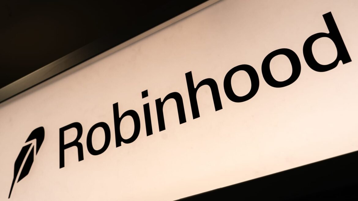 Robinhood é caro em comparação aos concorrentes. BTIG afirma que o preço elevado é 'justificável'.