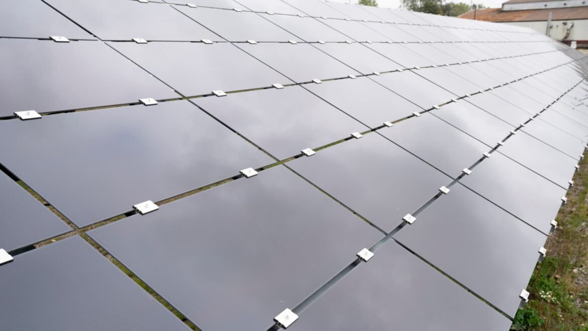 Aproveite a baixa dessa ação de energia solar em dificuldade, afirma o Deutsche Bank.