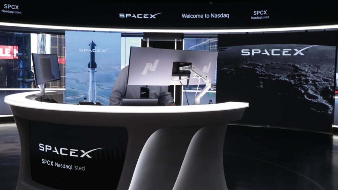 As ações da SpaceX enfrentam dificuldades, mas Evercore ISI afirma que continuam 'muito atraentes para ignorar'.