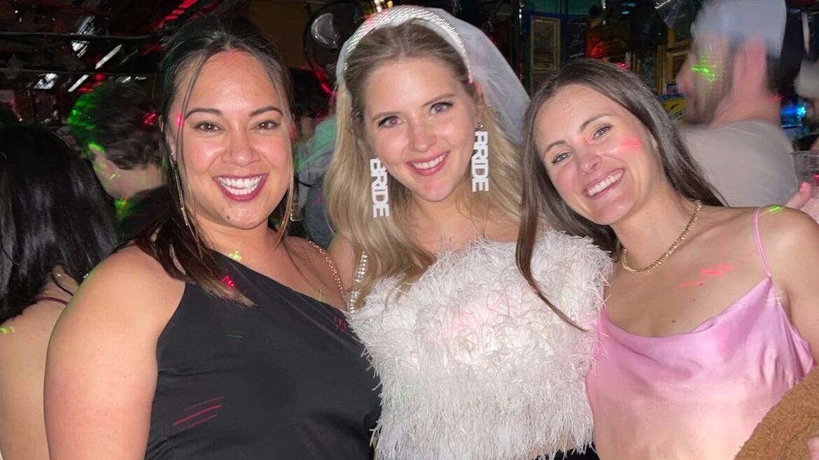 As noivas estão ressuscitando a festa de despedida de solteira de uma noite só.