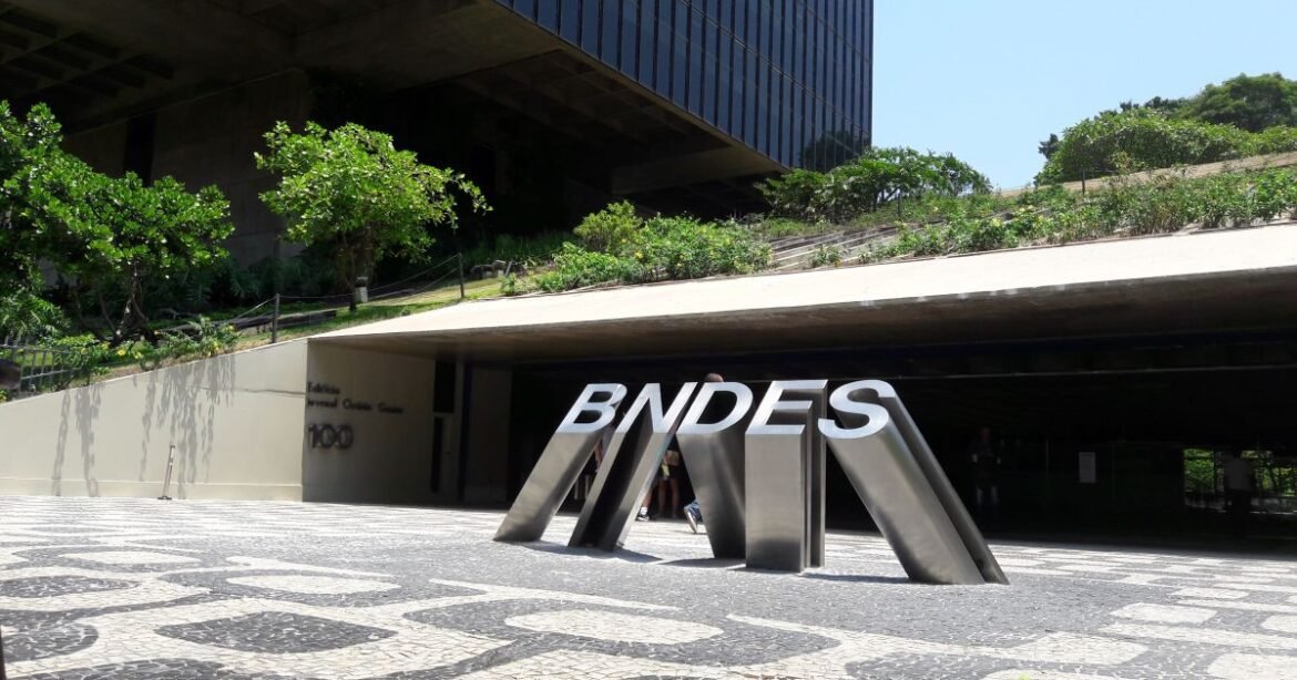 BNDES libera R$ 10 milhões para instalação de fibra óptica em escolas de MG
