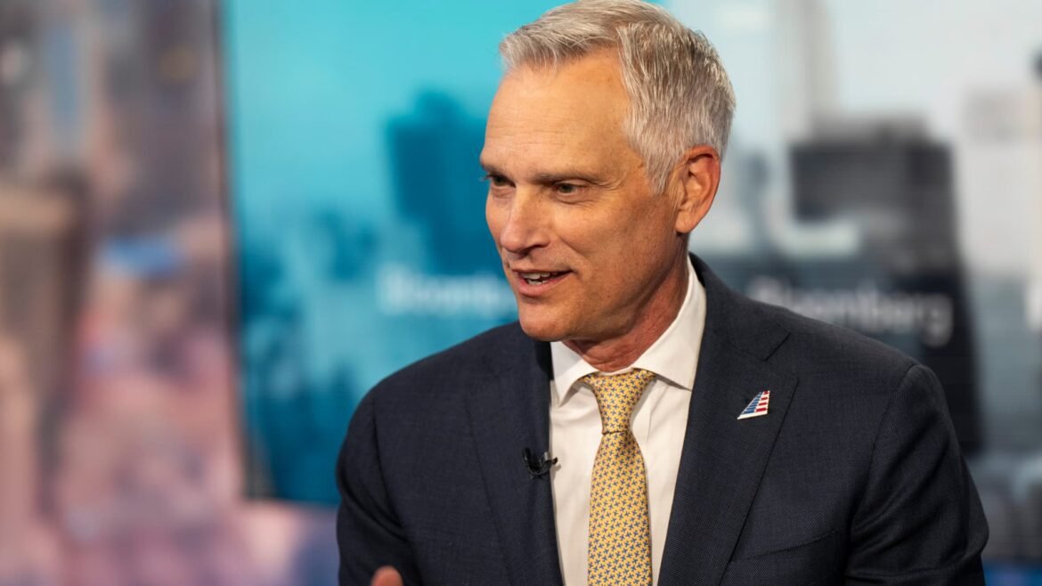 CEO da American Airlines apresenta plano para reduzir a diferença de lucro de $3 bilhões.