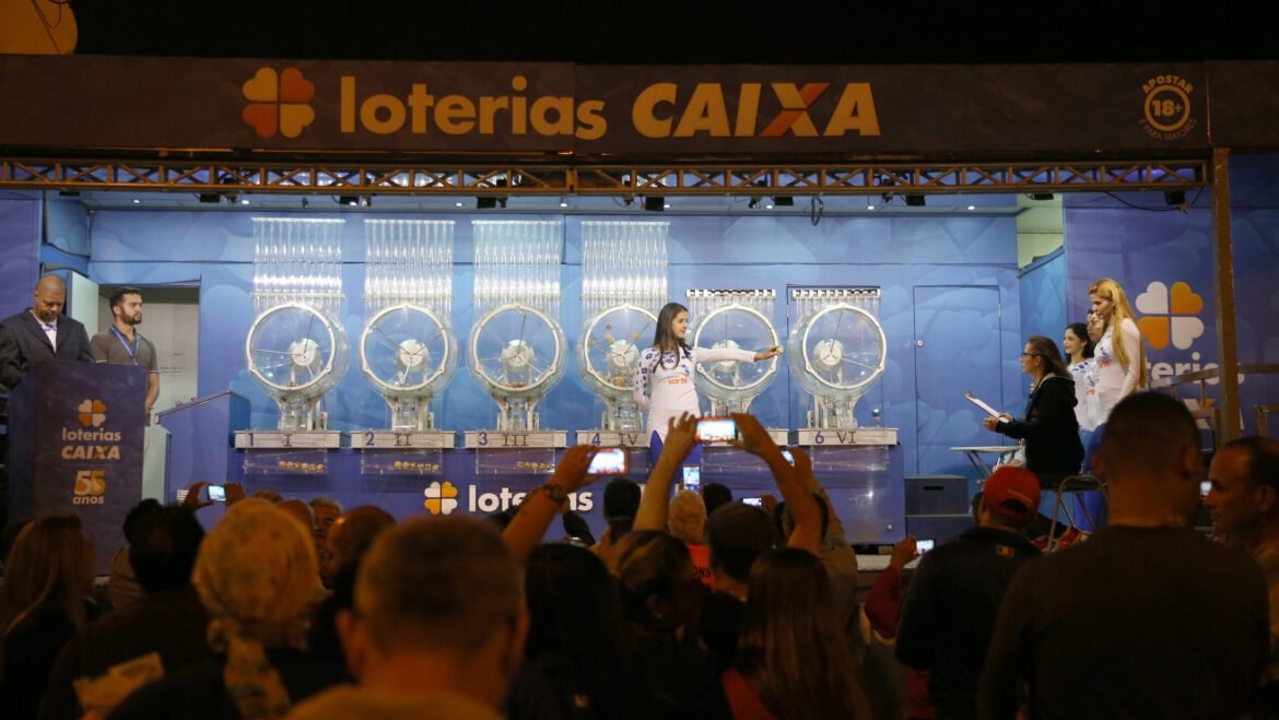 Caixa altera calendário das loterias: sorteios da Mega-Sena e outras modalidades agora serão aos domingos.