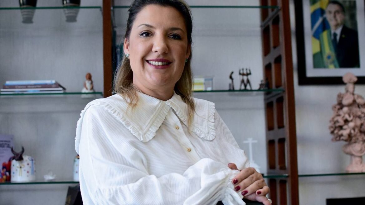 Daniella traça uma visão de dez anos para Flávio e Tarcísio na missão de "reconstruir" o Brasil.