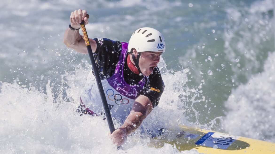 David Hearn, atleta olímpico, indiciado por destruição do Lago Refletor