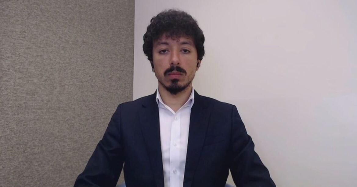 Desaceleração do PIB é confirmada por retração no setor de serviços, afirma economista.