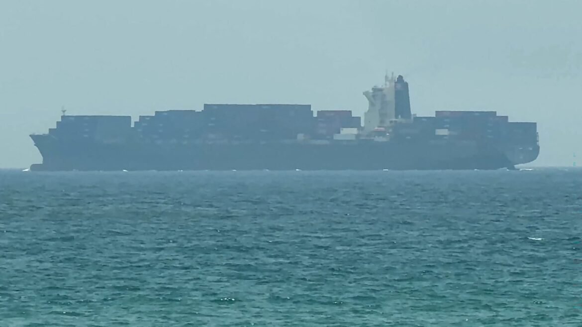EUA realizam ataques contra o Irã, enquanto Teerã mira em vizinhos do Golfo