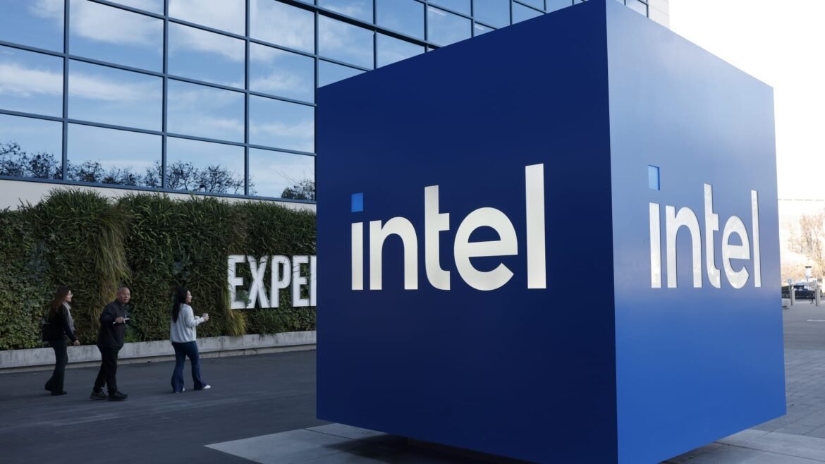 Intel cai 27% desde os recordes de junho: como reverter essa queda.