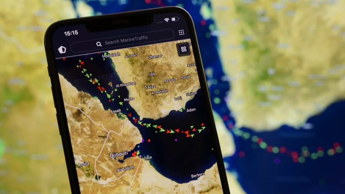 Navio de carga no Mar Vermelho relata ataque, diz órgão marítimo britânico.