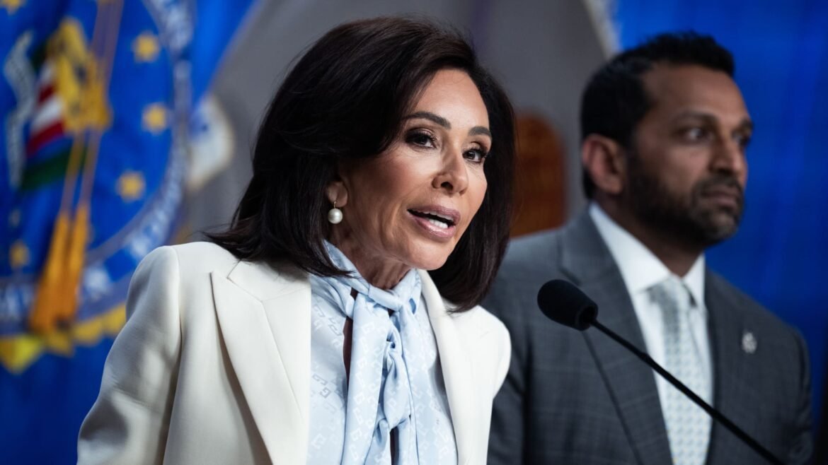 Pirro solicita o arquivamento do caso de vandalismo na Reflecting Pool, alegando que os danos foram causados por instalação inadequada.