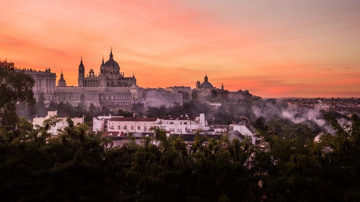Quanto custa viajar para a Espanha? Confira como se organizar para explorar o país campeão mundial.