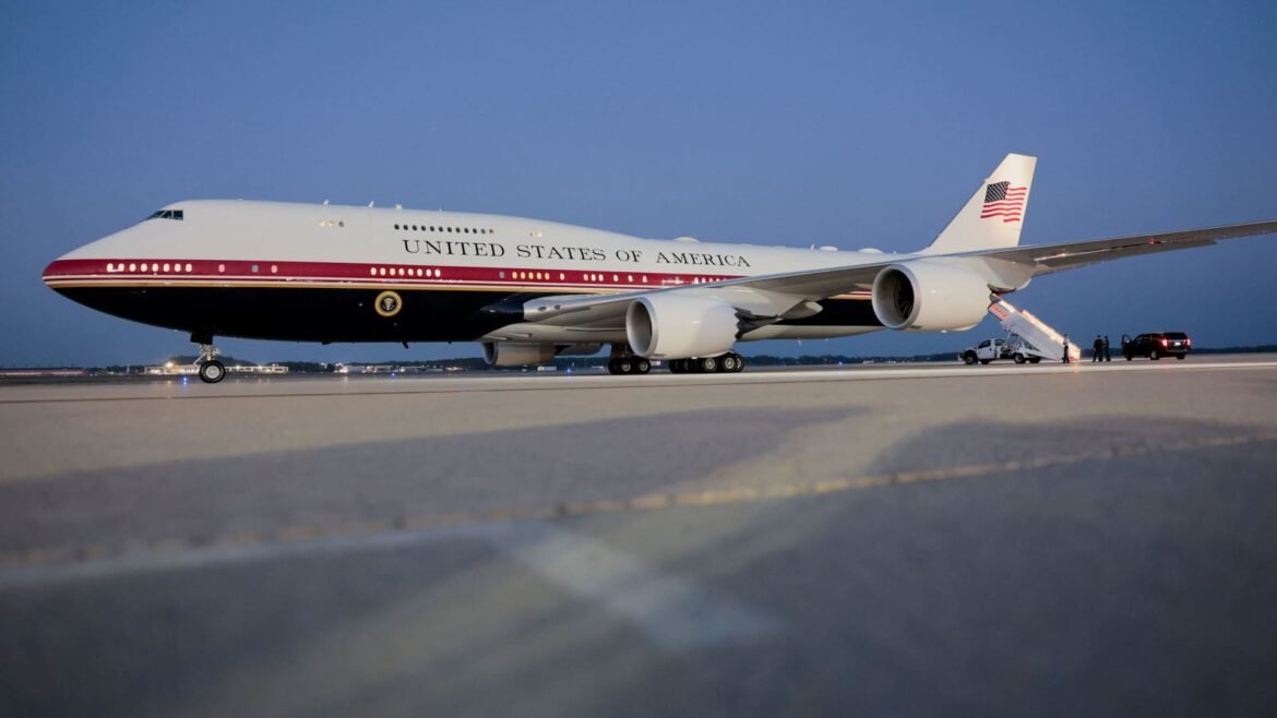 Repórteres do New York Times recebem intimações por reportagens sobre o Air Force One