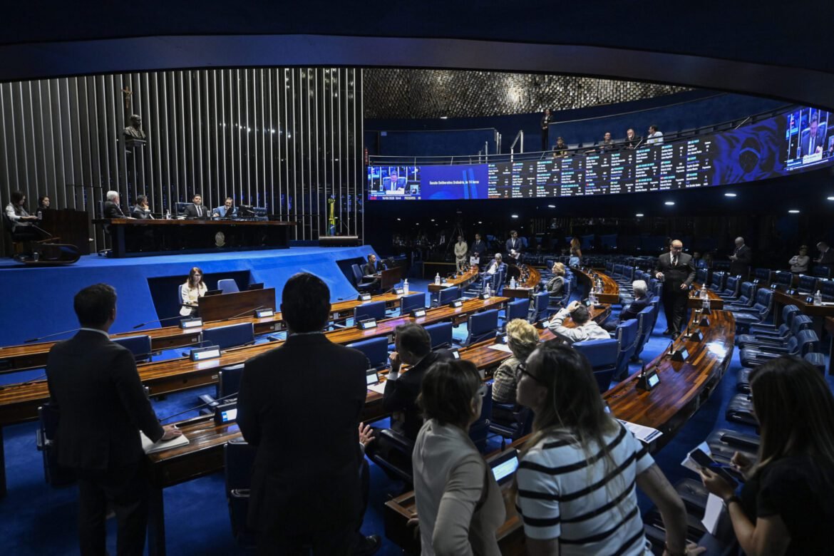 Senado aprova PEC dos agentes de saúde em 2º turno e governo planeja recorrer ao STF