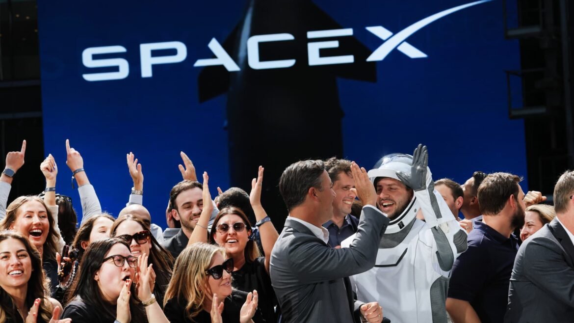 SpaceX entra para o Nasdaq-100 na terça-feira: O que isso significa para as ações