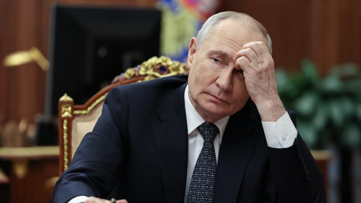 A economia de guerra da Rússia enfrenta crescente pressão.
