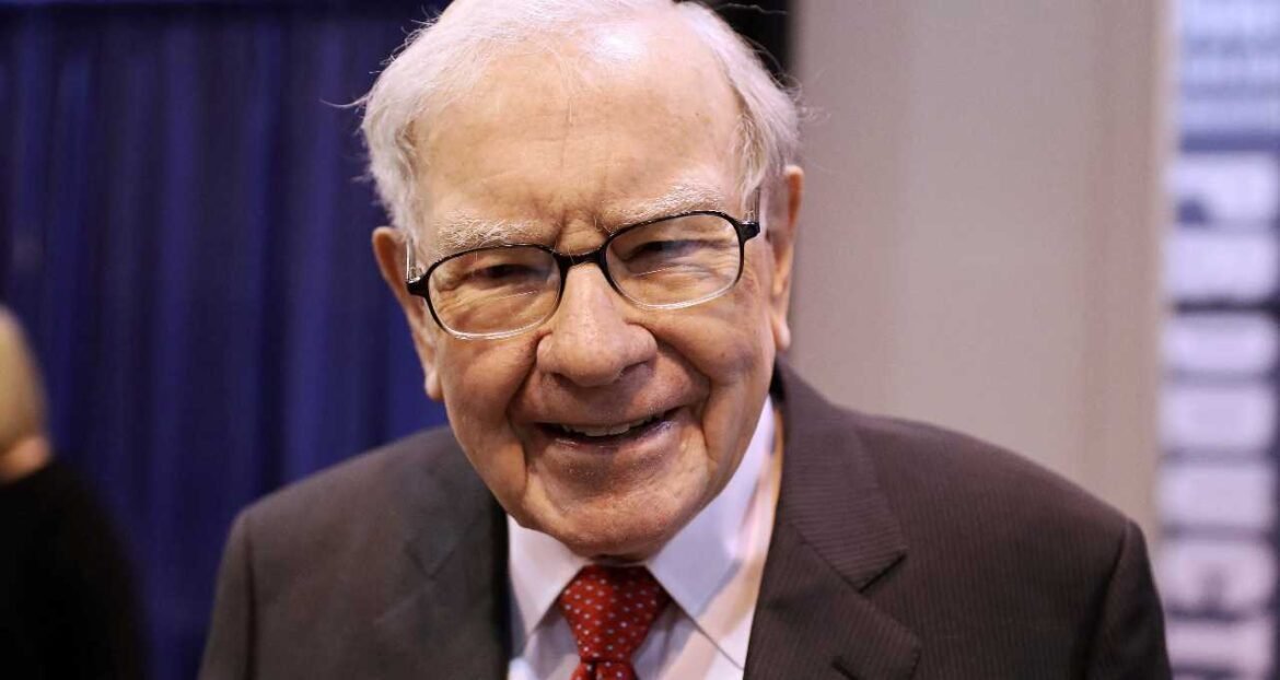Berkshire Hathaway, de Warren Buffett, registra lucro de US$ 25,6 bilhões no 2º trimestre de 2026.