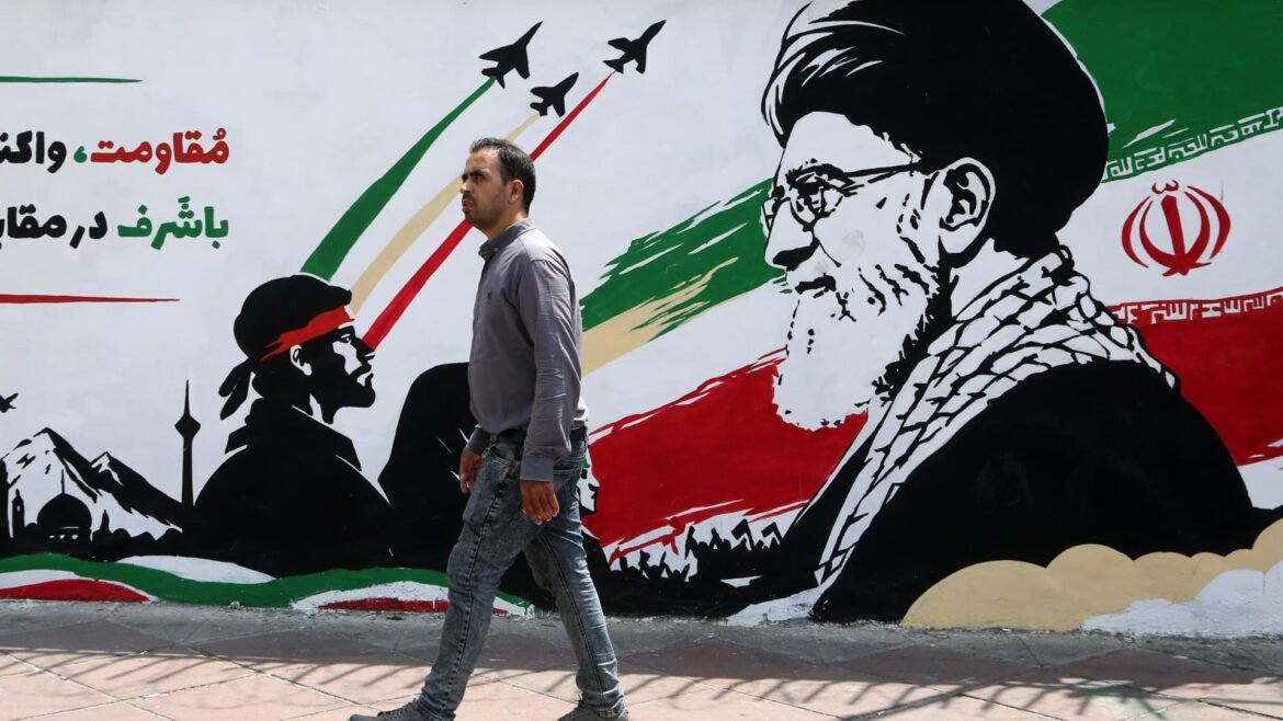 Conselheiro iraniano refuta afirmação de Trump sobre o colapso da economia do Irã