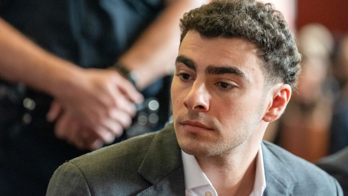 Luigi Mangione deve se declarar culpado em caso federal, afirma relatório.