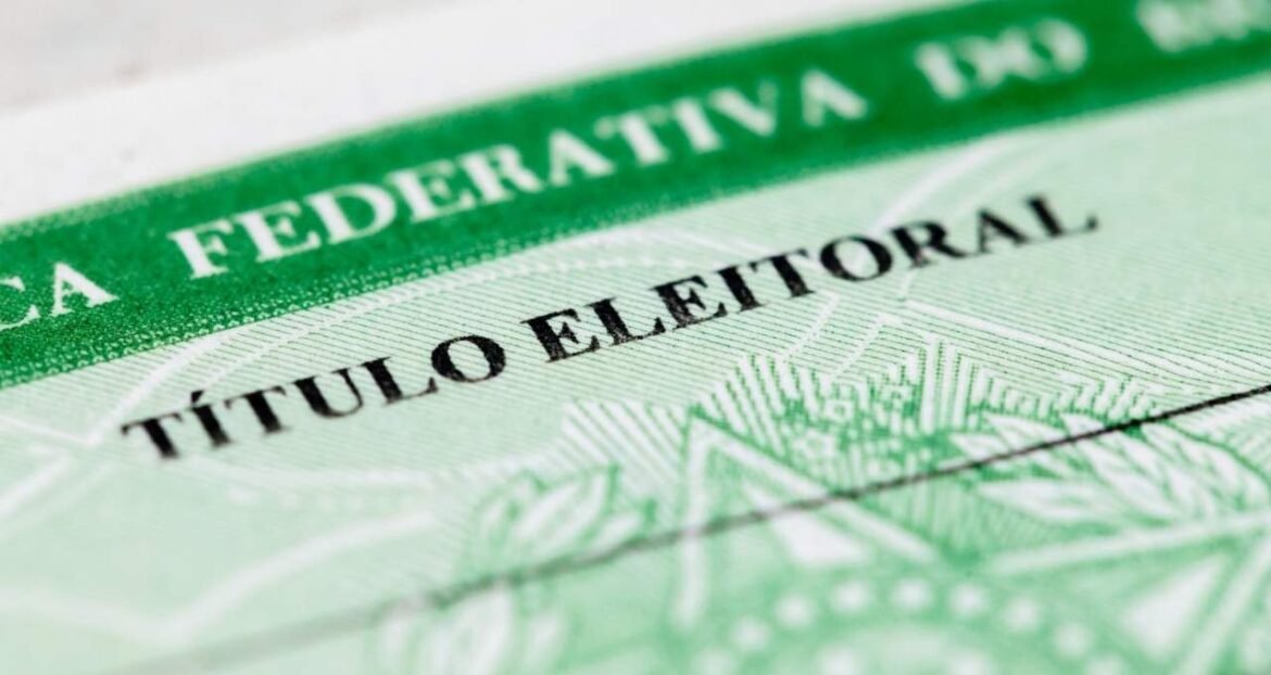 Mercado absorve conclusão da temporada de resultados e nova pesquisa eleitoral; Ibovespa em dólar avança nesta segunda-feira (17)
