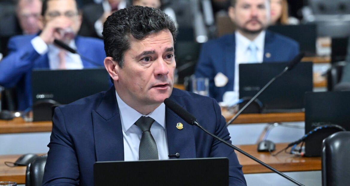 Moro e Flávio Bolsonaro em destaque no Paraná