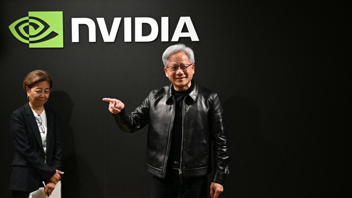 Números da Nvidia superam estimativas enquanto Wall Street aguarda um trimestre robusto.
