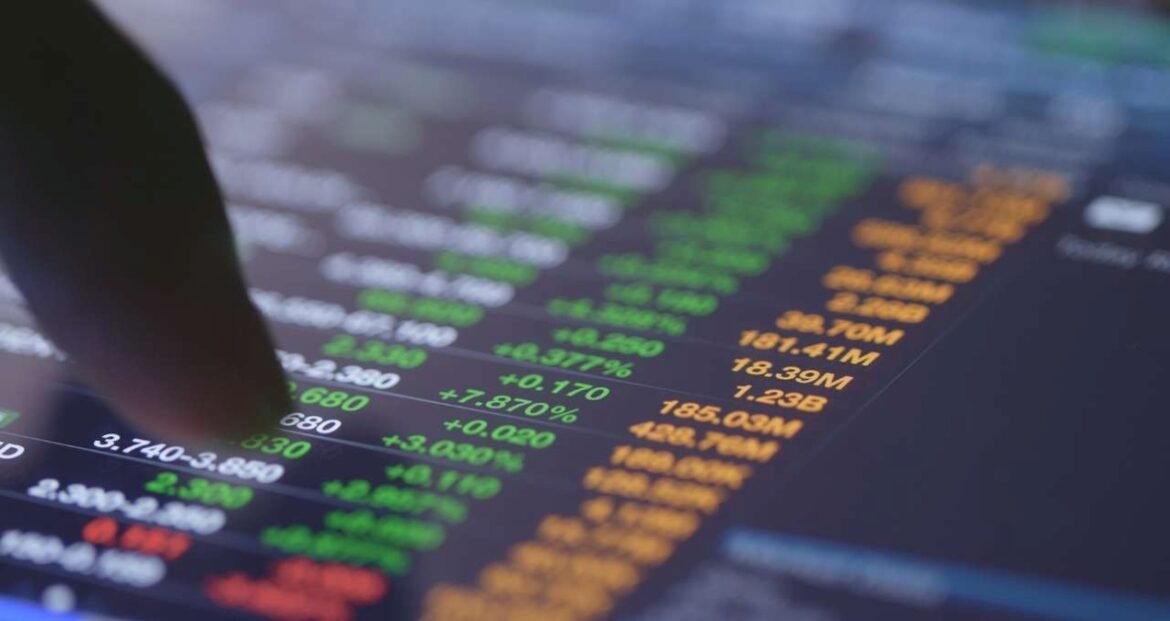 Suzano (SUZB3) e mais 4 ações prometem superar o Ibovespa (IBOV) no curto prazo, conforme análise da Terra.