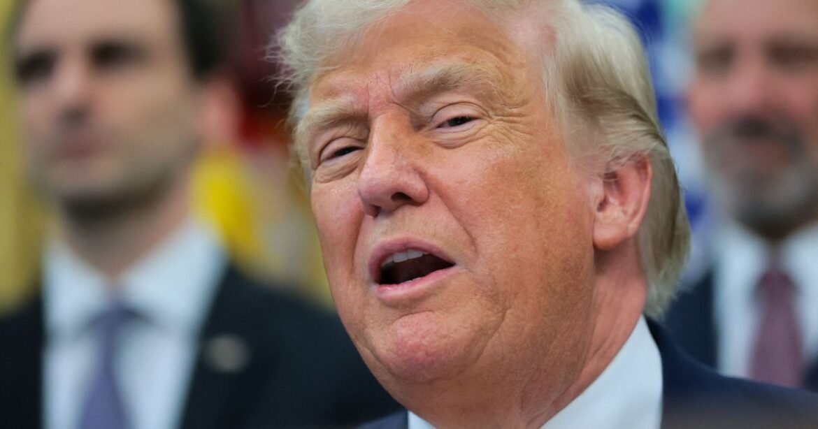 Trump solicita aprovação de legislação sobre criptomoedas ao Congresso durante evento na Casa Branca